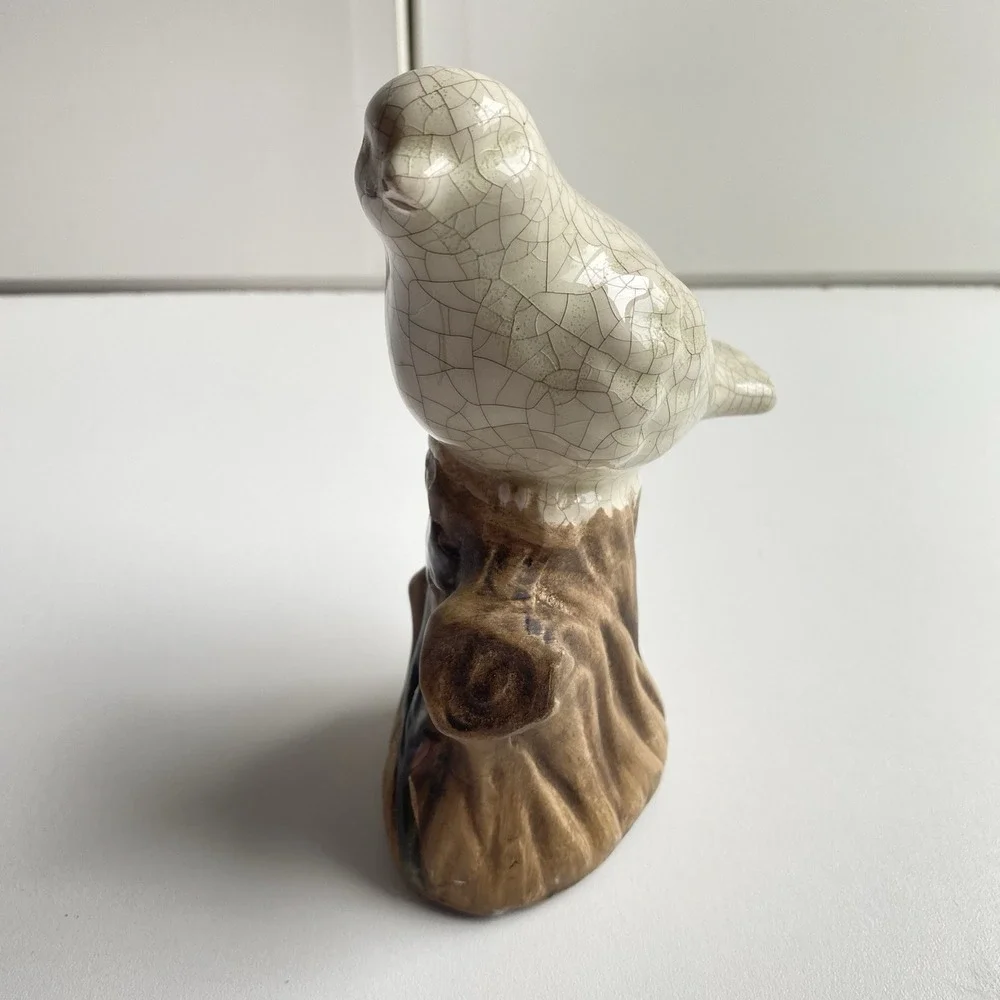Vintage Bird On A Tree‎ Stump Log Figurine 7.5 Crackled Porcelain White Flaw